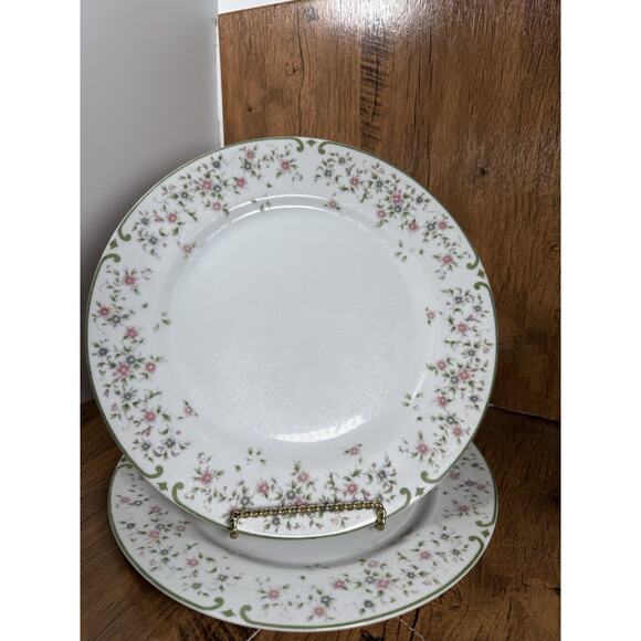 Mikasa Fine China L5003 Beaumont 10.5" Dinner Plates (set of 2) - Picture 1 of 3